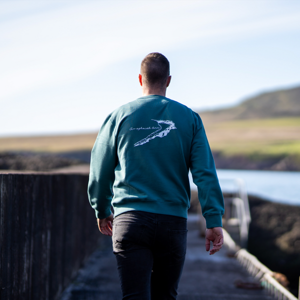 Unisex 'Ar Aghaidh Linn' Corca Dhuibhne Crewneck